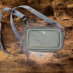 Lulu Lemon Crossbody Camera Bag in grey sage